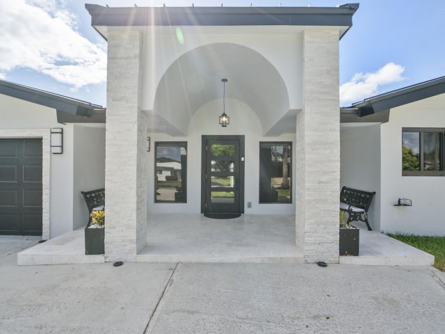 Продажа дома по адресу 5280 NE 19th Avenue - фото 6231769