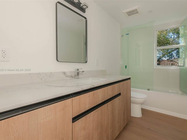 Продажа дома по адресу 824 SE 12 ct 1 - фото 6191653