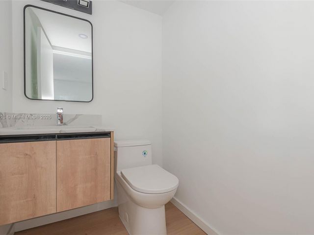 Продажа дома по адресу 824 SE 12 ct 1 - фото 6191656