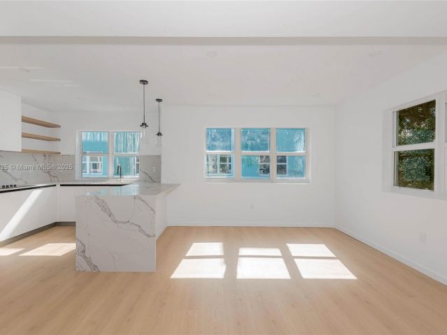 Продажа дома по адресу 824 SE 12 ct 1 - фото 6191659