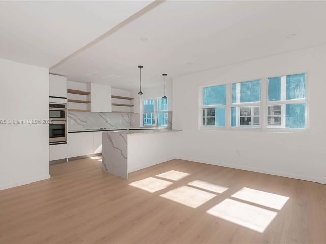 Продажа дома по адресу 824 SE 12 ct 1 - фото 6191661