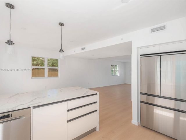 Продажа дома по адресу 824 SE 12 ct 1 - фото 6191662