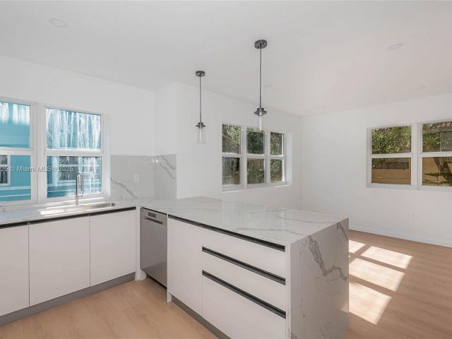 Продажа дома по адресу 824 SE 12 ct 1 - фото 6191664