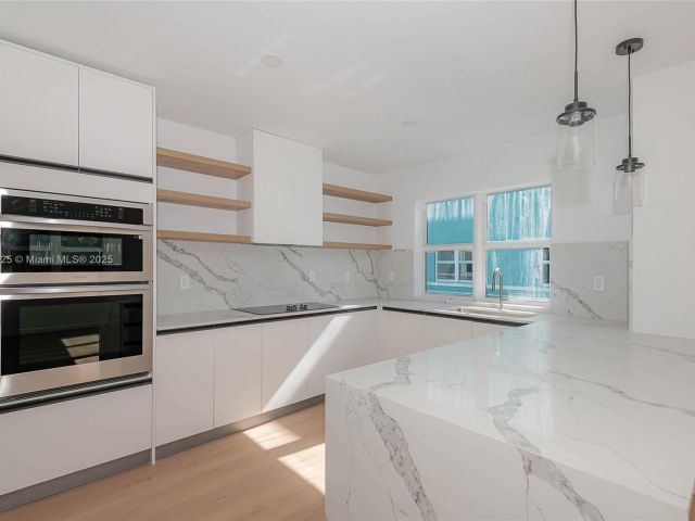 Продажа дома по адресу 824 SE 12 ct 1 - фото 6191666