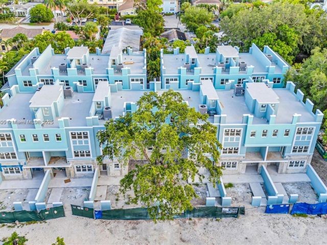 Продажа дома по адресу 824 SE 12 ct 1 - фото 6191669