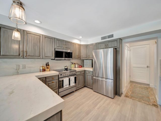 Продажа дома по адресу 1109 SE 11th Ct - фото 6207542