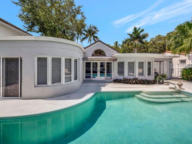 Продажа дома по адресу 1109 SE 11th Ct - фото 6207555