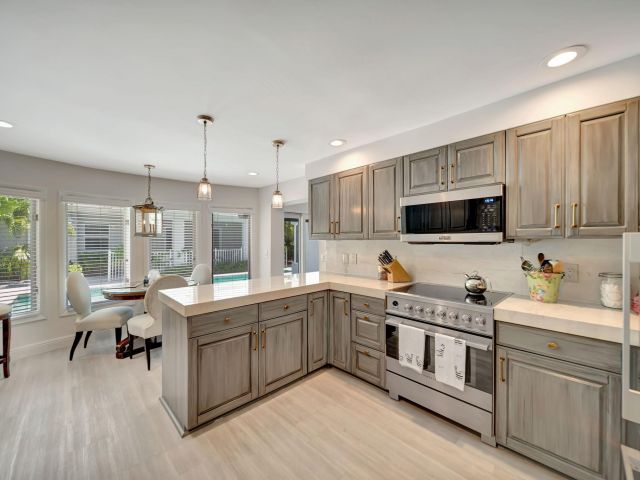 Продажа дома по адресу 1109 SE 11th Ct - фото 6207559