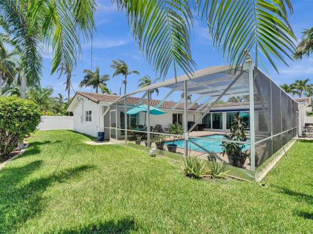 Продажа дома по адресу 4711 Bayview Dr - фото 6191478