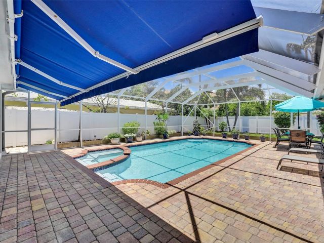 Продажа дома по адресу 4711 Bayview Dr - фото 6191479