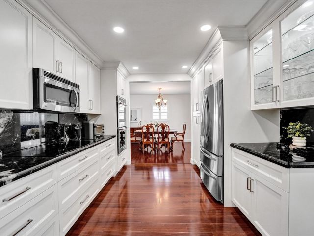 Продажа дома по адресу 4711 Bayview Dr - фото 6191482