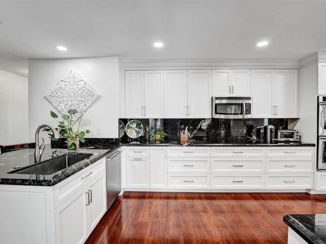 Продажа дома по адресу 4711 Bayview Dr - фото 6191484