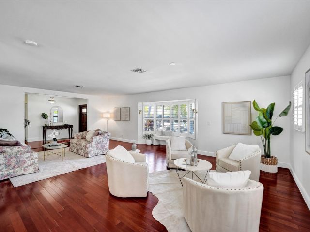 Продажа дома по адресу 4711 Bayview Dr - фото 6191485