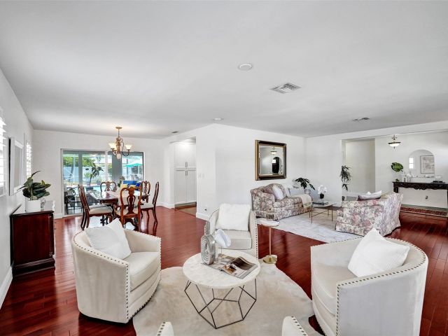 Продажа дома по адресу 4711 Bayview Dr - фото 6191486