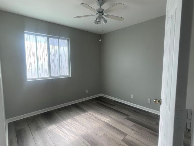 Дом в аренду по адресу 1432 SW 47 Ave 1432 - фото 6192162