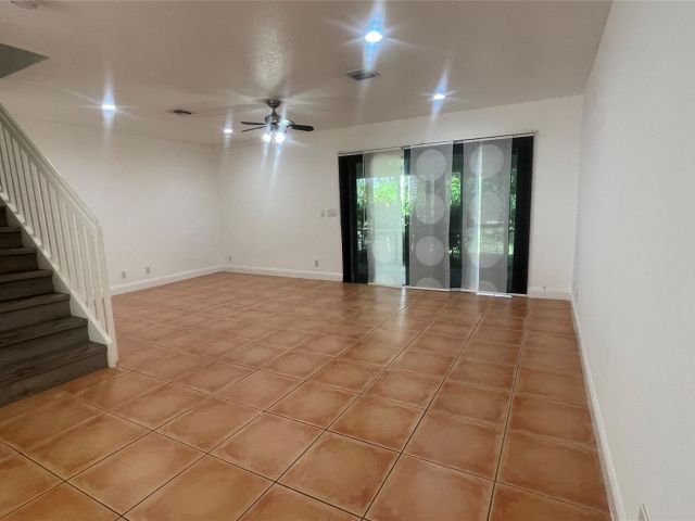 Дом в аренду по адресу 1432 SW 47 Ave 1432 - фото 6192167