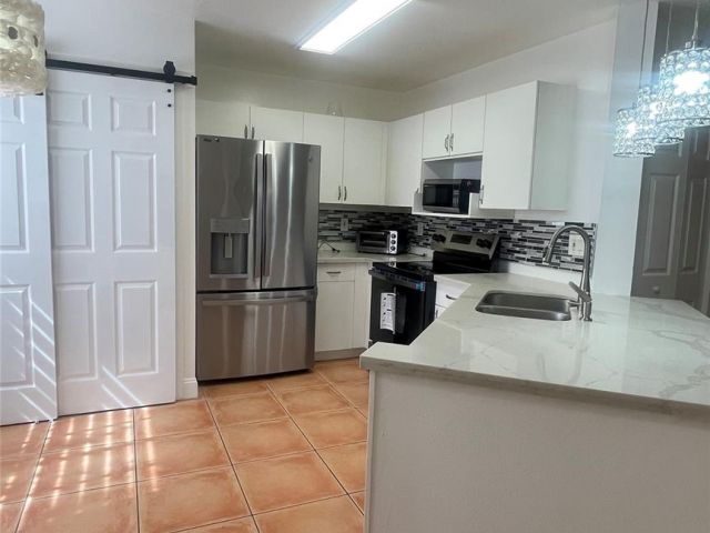 Дом в аренду по адресу 1432 SW 47 Ave 1432 - фото 6192171