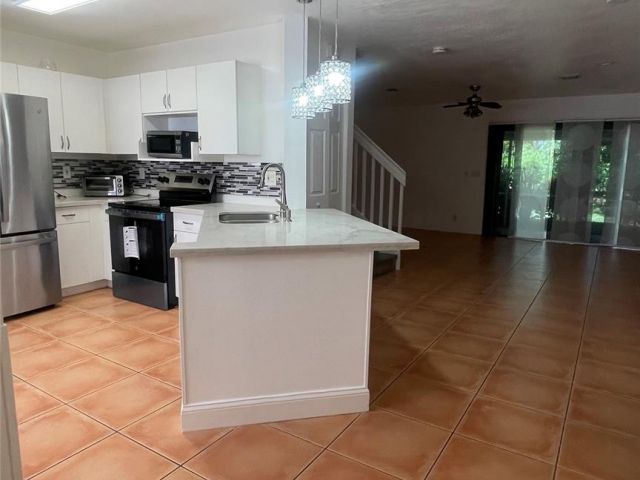 Дом в аренду по адресу 1432 SW 47 Ave 1432 - фото 6192174