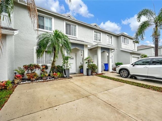 Дом в аренду по адресу 1432 SW 47 Ave 1432 - фото 6192180