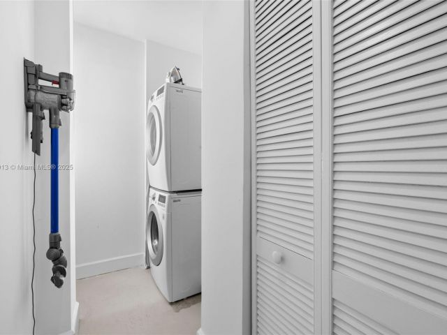 Продажа дома по адресу 721 SE 12th Ct 4 - фото 6192352