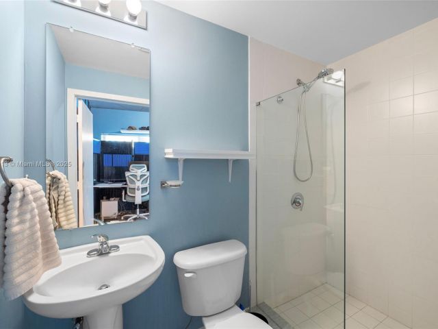 Продажа дома по адресу 721 SE 12th Ct 4 - фото 6192354