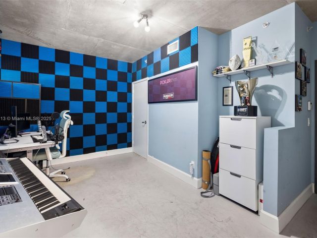 Продажа дома по адресу 721 SE 12th Ct 4 - фото 6192355