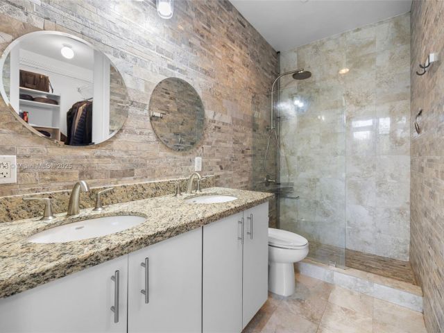 Продажа дома по адресу 721 SE 12th Ct 4 - фото 6192359