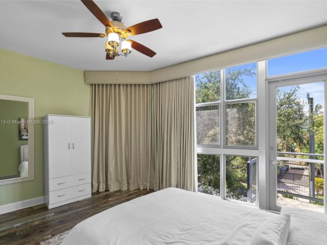 Продажа дома по адресу 721 SE 12th Ct 4 - фото 6192360