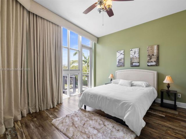 Продажа дома по адресу 721 SE 12th Ct 4 - фото 6192361