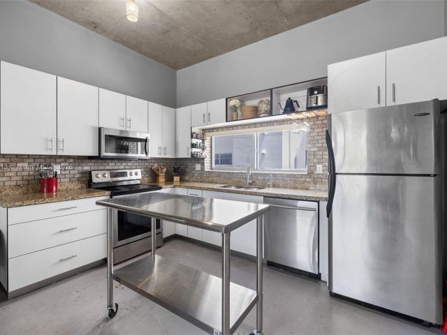 Продажа дома по адресу 721 SE 12th Ct 4 - фото 6192362