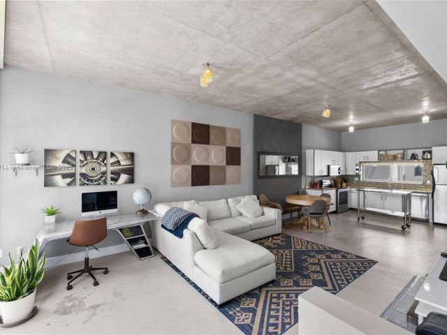 Продажа дома по адресу 721 SE 12th Ct 4 - фото 6192364