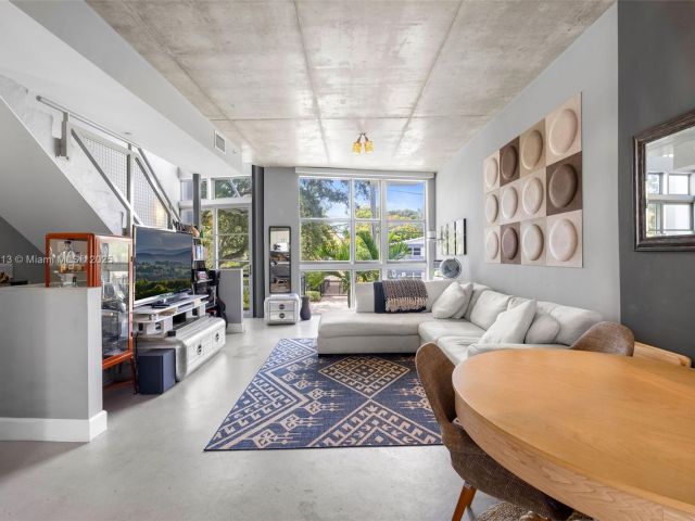 Продажа дома по адресу 721 SE 12th Ct 4 - фото 6192365