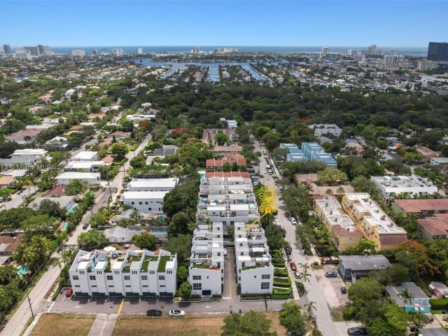 Продажа дома по адресу 721 SE 12th Ct 4 - фото 6192367