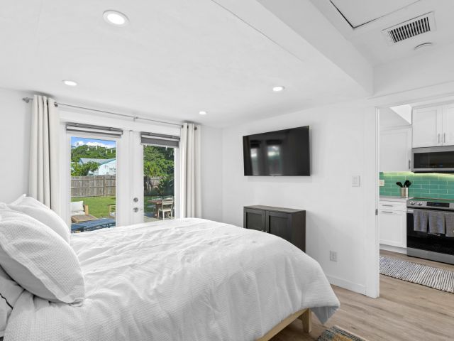 Продажа дома по адресу 826 SE 4th Avenue - фото 6214475