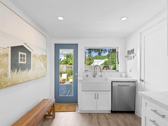 Продажа дома по адресу 826 SE 4th Avenue - фото 6214478