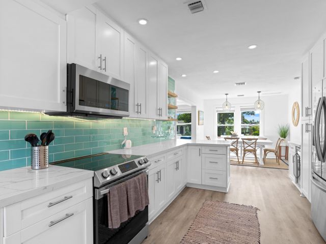 Продажа дома по адресу 826 SE 4th Avenue - фото 6214481