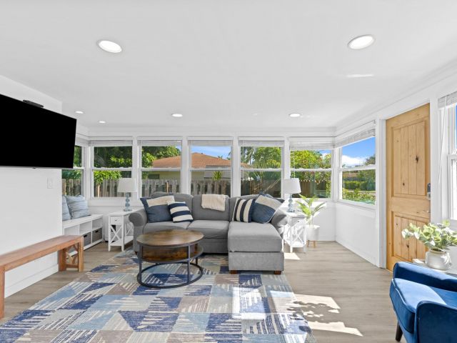 Продажа дома по адресу 826 SE 4th Avenue - фото 6214485