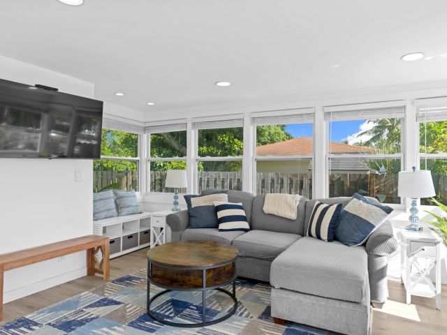 Продажа дома по адресу 826 SE 4th Avenue - фото 6214486