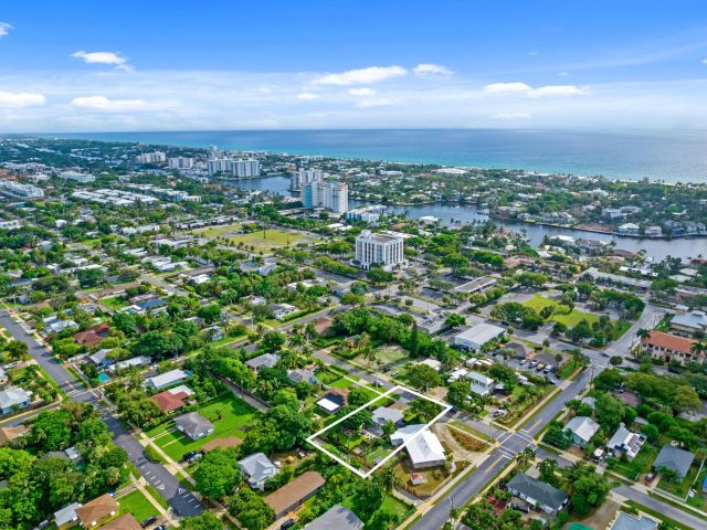 Продажа дома по адресу 826 SE 4th Avenue - фото 6214487