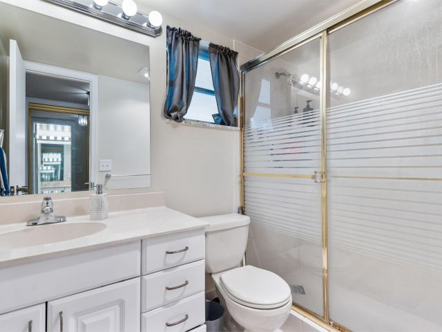 Продажа дома по адресу 3260 NW 66th St - фото 6205552