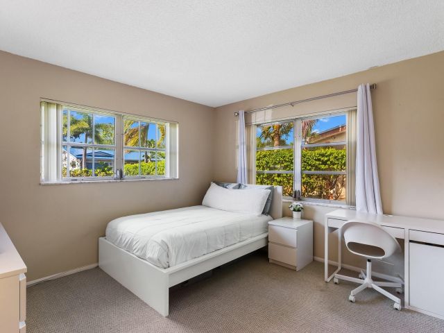 Продажа дома по адресу 3260 NW 66th St - фото 6205553