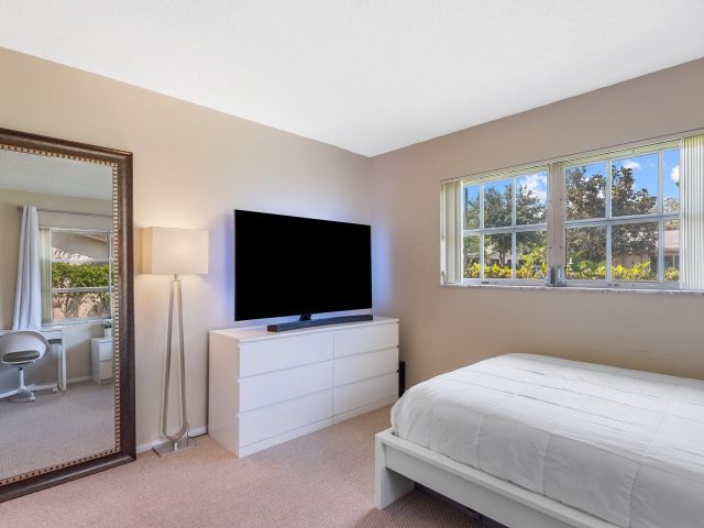 Продажа дома по адресу 3260 NW 66th St - фото 6205554