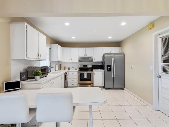 Продажа дома по адресу 3260 NW 66th St - фото 6205560