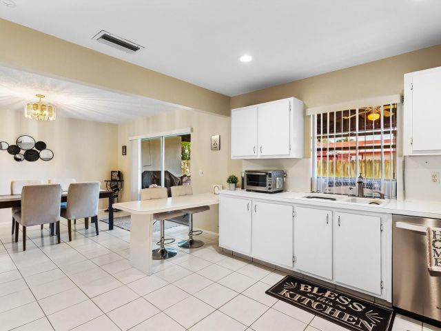 Продажа дома по адресу 3260 NW 66th St - фото 6205561