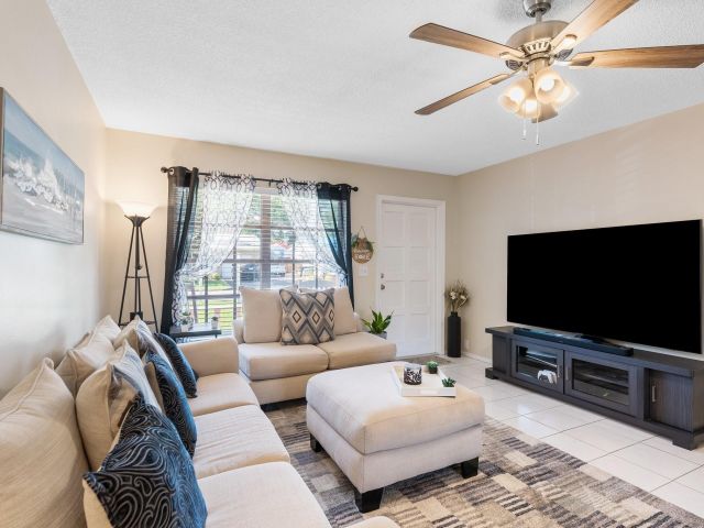 Продажа дома по адресу 3260 NW 66th St - фото 6205563