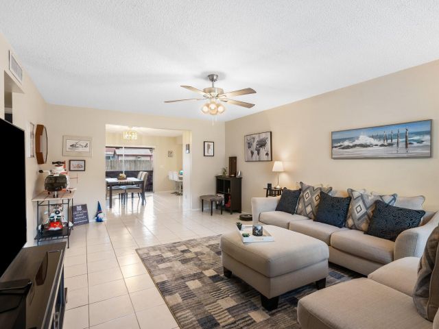 Продажа дома по адресу 3260 NW 66th St - фото 6205565