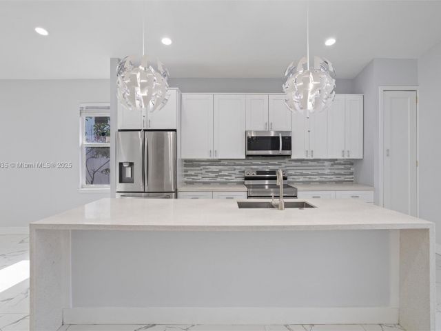 Продажа дома по адресу 525 El Prado - фото 6193363