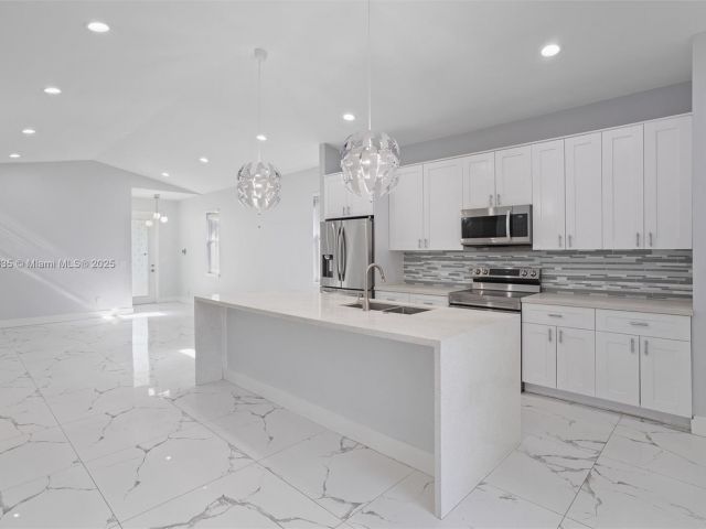 Продажа дома по адресу 525 El Prado - фото 6193364