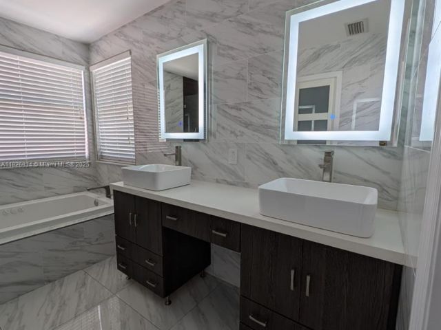 Продажа дома по адресу 335 SW 183rd Way - фото 6193524