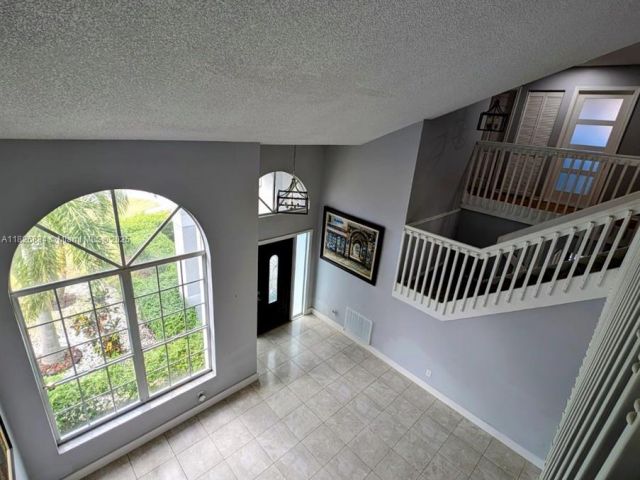 Продажа дома по адресу 335 SW 183rd Way - фото 6193528